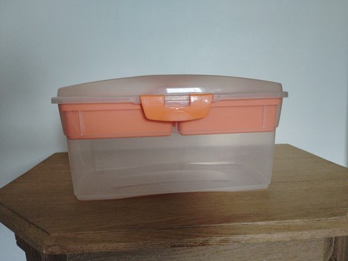 Boîte outils transparente - boîte,