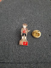 Pin's Boys Man France F Pump SHELL Gasoline Gasoline - Pins L11