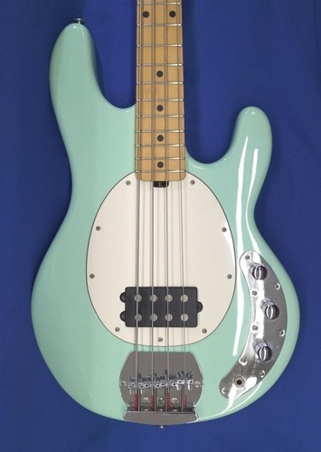 Guitare basse électrique