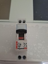 DISJONCTEUR C20 LEGRAND  060 20 x6