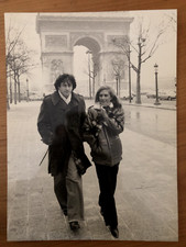 DALIDA se promenant sur Champs