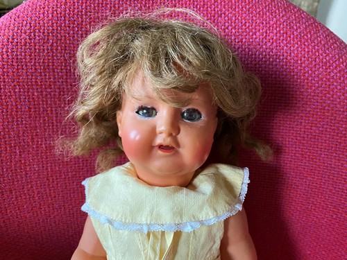 Jolie poupee ancienne - jolie,