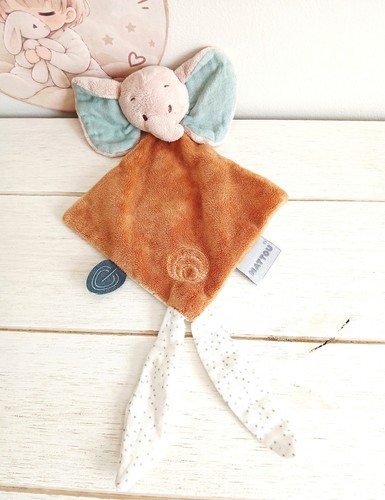 Nattou peluche doudou carré