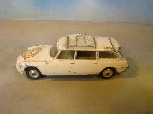 Epave citroen id break - 1/43,