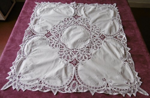 Nappe vintage avec dentelle