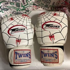 Gants de boxe spéciaux Twins (blanc araignée) (16 onces) Spider-Man