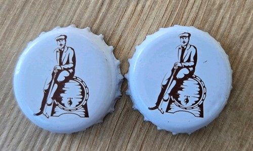 Capsules identiques bière - capsules,
