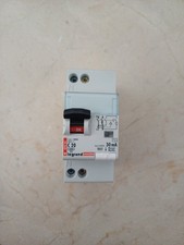 DISJONCTEUR DIFFÉRENTIEL LEGRAND AC 20A 30MA  REF 928 33