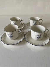4 tasses à café avec Sous