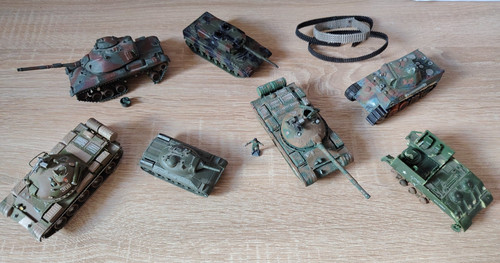 Lot maquettes militaires - 7,