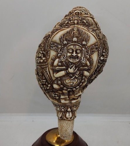 Pièce maître sculptée à - pièce,