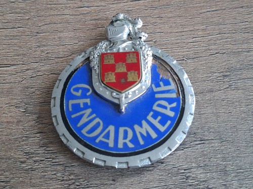 Insigne militaire - un,