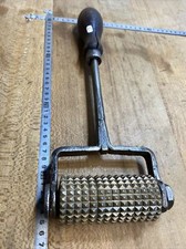 (n° 1 old tool / OUTIL