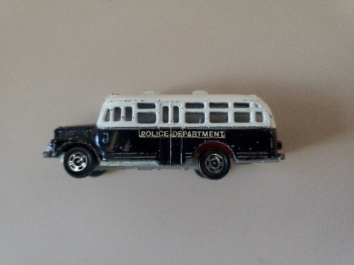 Tomica die cast isuzu bonnet - isuzu,