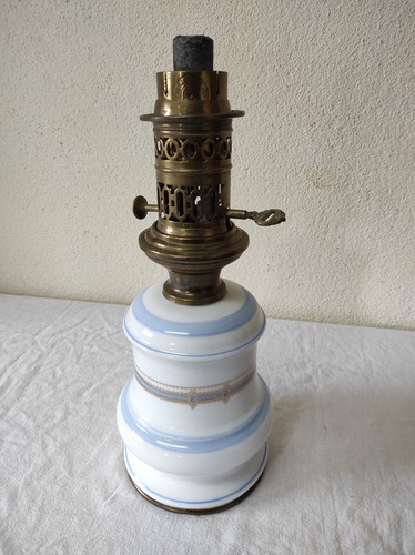 Ancienne lampe pétrole - à,