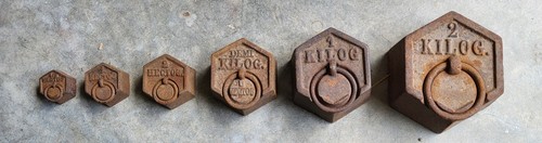 Lot 6 anciens poids - 6,
