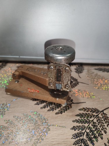 Ancienne agrafeuse jaky - ancienne,