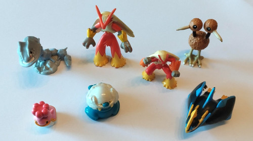 Lot petites figurines - ,