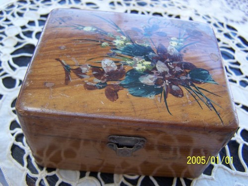 Ancienne boite capitonnée - , en