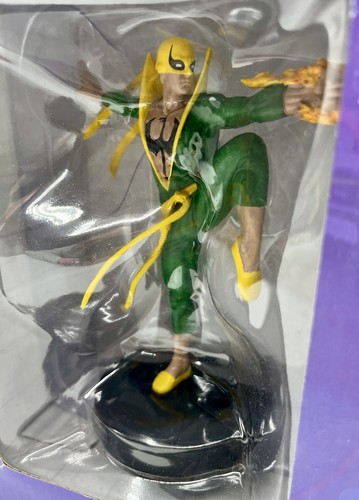 Iron fist figurine - fist, de