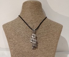 Pendentif "brutaliste" en