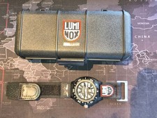 ? Nice  Luminox Original Navy SEAL V Band Series 0200 Swiss Quartz Carbon Case
