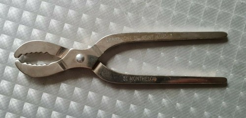 Ancienne pince bouchon - pince, a