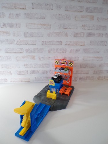 Circuit monster trucks hot - monster,