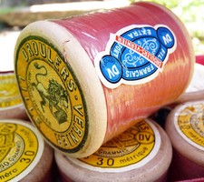 Antique haberdashery, old extra strong linen wood spool "DV" No. 30, salmon rose