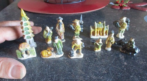 Anciennes petites figurines - anciennes,