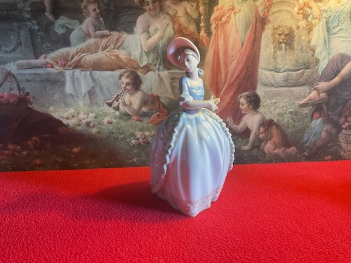 Lladro nao statuette - -,
