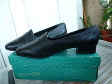 chaussure femme  en cuir tout souplement pointure 40