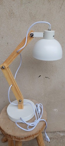 Lampe poser articulee en - a,