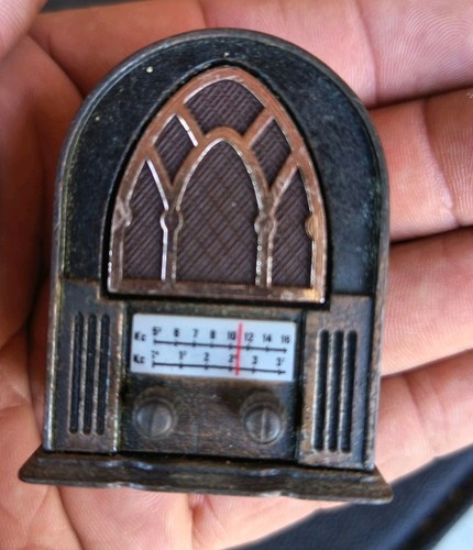 Ancien taille crayon - , poste