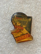 pin's fantasia disneyland paris eurodisney le journal de mickey signé Disney pin