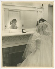 TRA159 Original Vintage Photograph Woman Makeup Wedding Mirror 