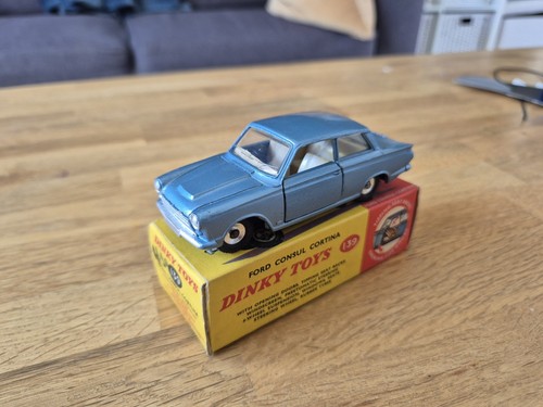 Dinky toys 139 ford consul - toys,