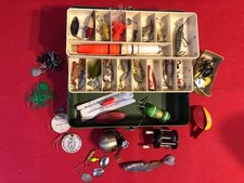 BOÎTE DE PÊCHE AVEC