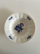 Assiette profonde angulaire