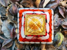 Pyramide de Brahma, qui donne