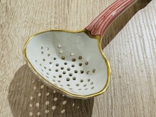 Cuillère à saupoudrer 18e en porcelaine