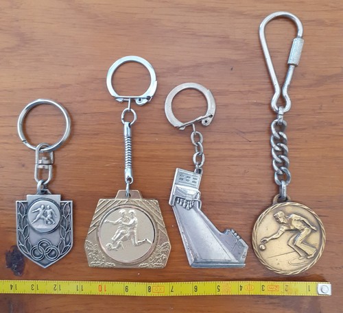 Lot anciens porte clés - anciens, porte-clés
