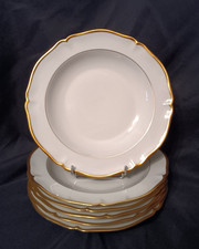 6 assiettes creuses en porcelaine de Limoges décor filet or D. 23,5 cm