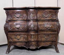Commode tombeau galbée de