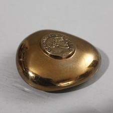 Monique Gerber galet en bronze