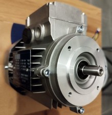 Moteur électrique triphasé