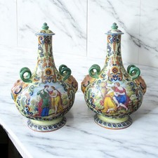 Desvres. Fourmaintraux. Paire de gourdes en faïence à décor de personnages, XIXe