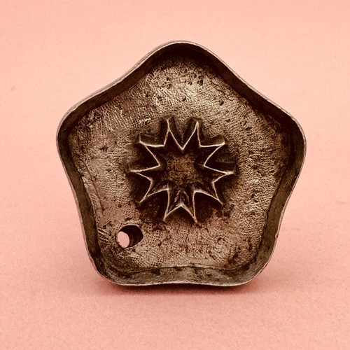 Emporte piece outil ancien