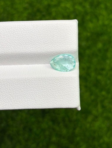 Paraiba tourmaline bleu néon