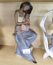 NAO LLADRO SCULPTURE Ma Petite